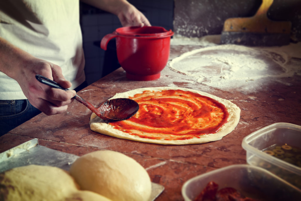 Making an Italian pizza